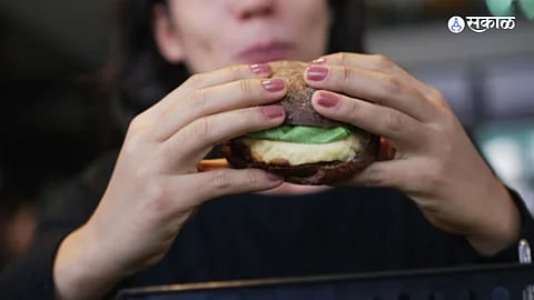 Burger: बर्गरमधून विषाणूचा प्रसार; ४९ जणांना बाधा, एकाचा मृत्यू, १० राज्यांमध्ये फैलाव