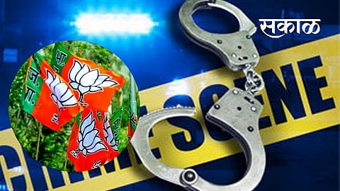 चार जणांवर नयानगर पोलिस ठाण्यात सोमवारी आचारसंहिता भंगचा गुन्हा दाखल करण्यात आला आहे.