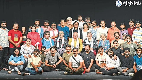 Veteran actors Amol Palekar, Sandhya Gokhale, Atul Pethe, Chandrasekhar Phansalkar, Vice Chancellor of Open University Prof. Drama team with Sanjeev Sonawane.