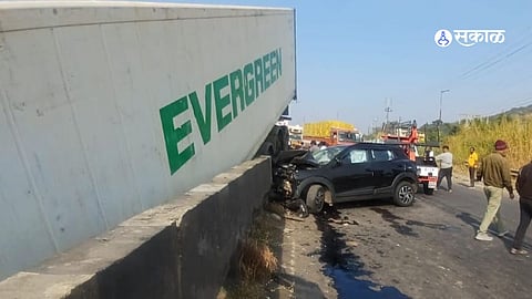 Pune Accident: पुणे सातारा महामार्गावर कार - कंटेनरचा भीषण अपघात 