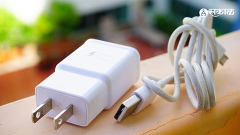 Mobile Charger Tips : नवा चार्जर खरेदी करताय? 6 वर्ष टिकणार की 6 महिन्यात बंद पडणार 'या' सोप्या ट्रिकने ओळखा