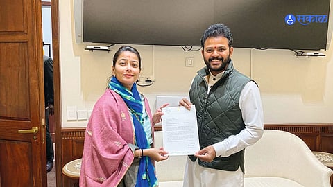 MP Praniti Shinde submitted a memorandum