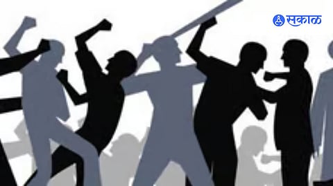 Two friends attacked with wooden sticks and belts during a study session; city police register a case