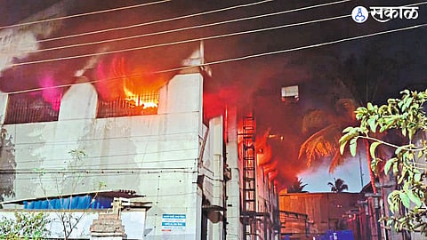 Fire causes extensive damage to the chocolate paper factory in Kupwad, resulting in major losses to materials and machinery.