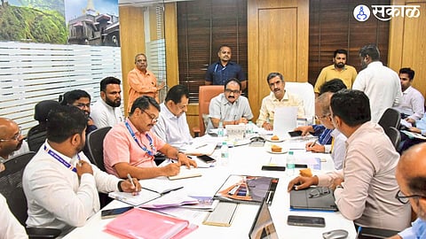 Shambhuraj Desai addresses the Mumbai review meeting, directing the transfer of Mahabaleshwar works to the construction department.