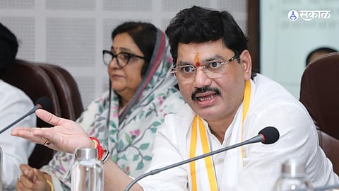 Politics with Patience: Munde Advises Leaders to Follow Bhagwan Baba’s Principles