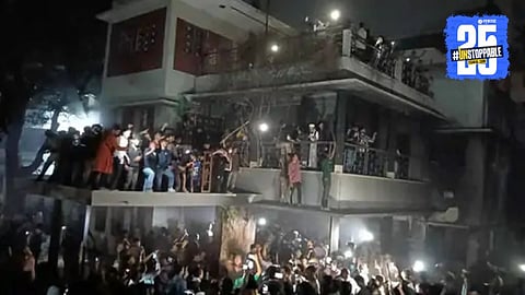Bangladesh Violence: बांगलादेशमध्ये हिंसा! अवामी लीगच्या नेत्यांची घरे पेटवली;  बंडखोरांचा उन्माद सुरूच