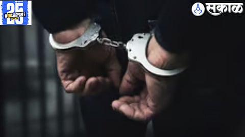 Police present members of the jewelry theft gang after their arrest; the court has ordered a four-day police custody for investigation.