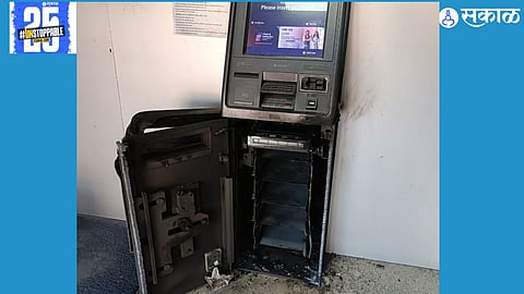 Thieves break into State Bank ATM in Shivthar, stealing lakhs of rupees. Police have filed a case and are investigating the robbery.