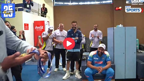 Shreyas Iyer awarded fielding medal by Ravi Shastri 
