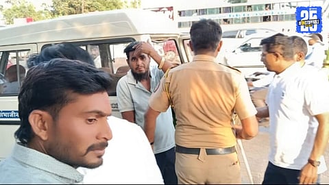 Beating to traffic police
