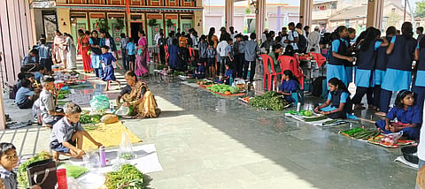 वळती गावच्या प्रांगणात भरला
विद्यार्थ्यांचा आठवडे बाजार