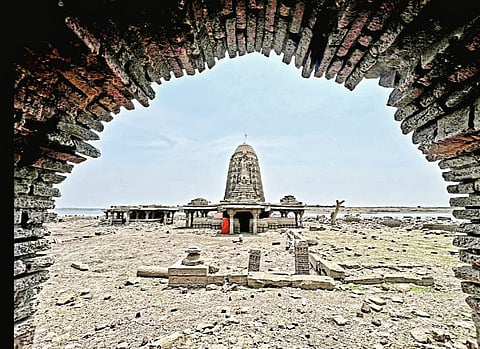 हजार वर्षाचा संपन्न इतिहास 
‘रत्नपुरी नगरी’ : पळसदेव
