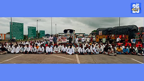 Rasta Roko Protest in Sangola Against Shaktipeeth Highway Project