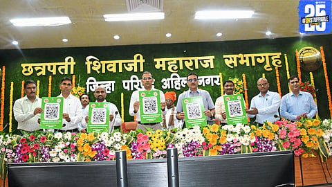 Dr. Pankaj Ashiya felicitates farmers during Krushi Din celebration at Zilla Parishad, praising Ahilyanagar’s agri leadership.