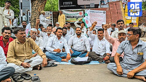Swabhimani Shetkari Sanghatana leads protest on Krishi Din demanding pending sugarcane bill payments.