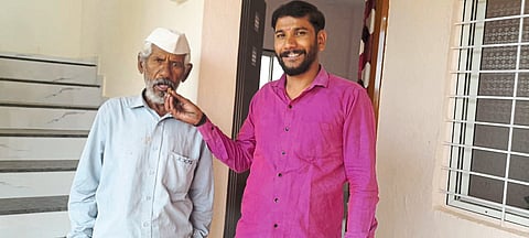 वारीत चुकलेले आजोबा एक महिन्यानी घरी परतले