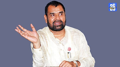 Farmers and villagers in Madha expressing anger during Sadabhau Khot’s visit.