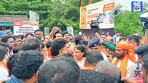 Thackeray Sena activists blocking Mumbai-Goa Highway at Humarmala during chakka jam protest demanding urgent repairs.