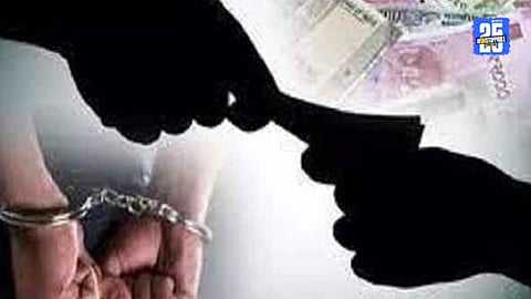 Anti-Corruption Bureau traps retired engineer in Shrigonda for bribery linked to road work inspection report.