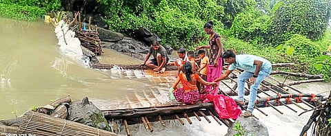 पारंपरिक ‘कीव’ पद्धतीने शेतकऱ्यांची मासेमारी
