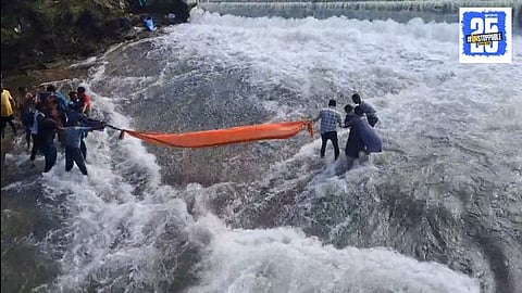 Youth Rescue People In Khadakwasla