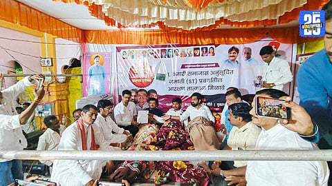 Guardian Minister Radhakrishna Vikhe Patil discussing with Wanjari community leaders before they ended their hunger strike.