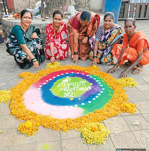 वसई-विरारमधील उद्यानांत रांगोळीचा सडा