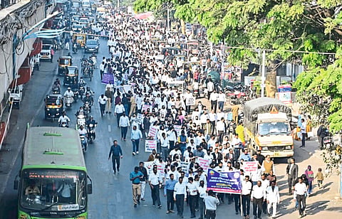हडपसरमध्ये डॉक्टरांच्या संघटनांचा मोर्चा