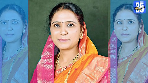 Rahimatpur Nagaradhyaksha Vaishali Mane receiving greetings after assuming office.