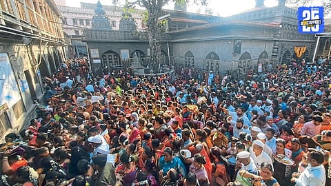 Alandi devotees darshan crowd