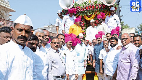 Shivendraraje Bhosale and Manoj Ghorpade attend.
