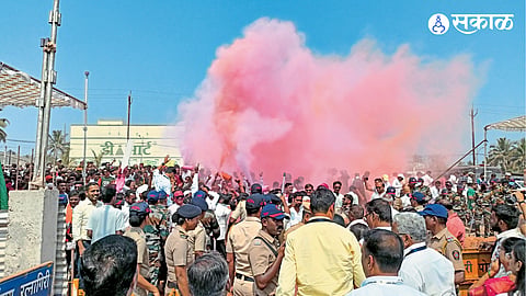Shiv Sena and BJP leaders celebrate