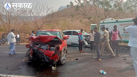 vani kalwan road Two cars collide head-on