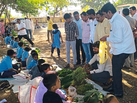 पांढरेवाडी शाळेत भरला 
बाल आनंदी बाजार