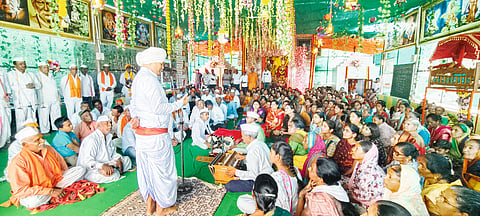 दौंडज येथील अनंत मठात 
स्वामींचा प्रकटदिन उत्साहात