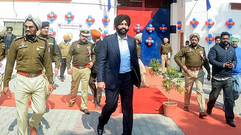 अधिकाऱ्यानं आयुष्य संपवलं, शेवटच्या व्हिडीओत मंत्र्याचं नाव घेतलं; मुख्यमंत्र्यांनी घेतला मंत्रि‍पदाचा राजीनामा