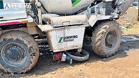accident in mixer machine and bike