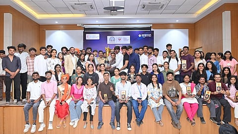 यिन कला महोत्सव  विजेत्या आणि सहभागी विद्यार्थ्यांचा उत्साहपूर्ण क्षण