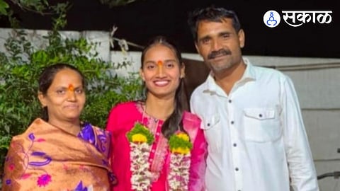 Monali jadhav