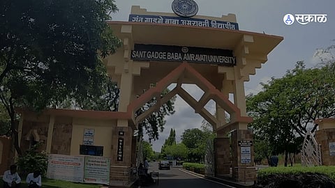 Akola College Row