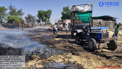 Fire in Jalna farm destroys wheat stock and tractor tyres, causing significant loss to farmer.