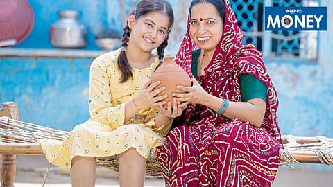 आई कुठे काय करते? ती तर घराची 'फायनान्स मिनिस्टर'! जागतिक युद्धाच्या सावटात 'काटकसर आणि बचती'चा स्त्री-मंत्र ठरणार गेमचेंजर