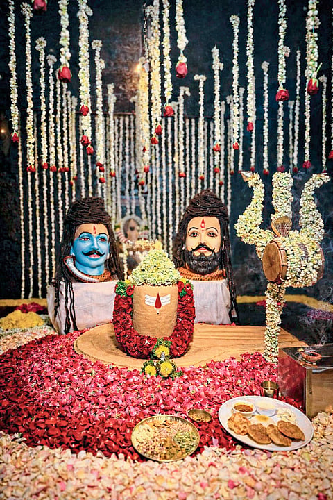 बनेश्वर महादेव मंदिरात 
‘मोगरा महोत्सव’ उत्साहात