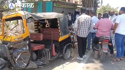 Drunk Driving Suspected: Driver Flees Spot After Damaging Rickshaw and Two Cars