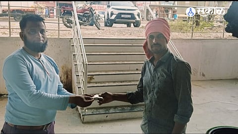 Integrity in Action: Physical Education Teacher Returns Lost Money to Farmer in Gangapur