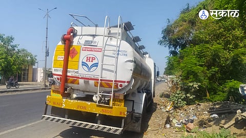 Industrial Accident: Tanker Explosion in Loni Kalbhor Shakes Pune-Solapur Highway Area