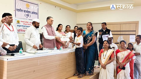 Ambegaon Super 23: Dilip Walse Patil Lauds Innovative Educational Initiative in Ghodegaon