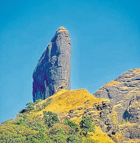 मोरोशीतील भैरवगडाचा ऐतिहासिक वारसा धोक्यात