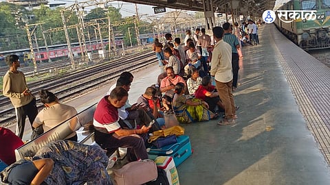 Konkan Travel Woes: Passengers Wait 12 Hours at Thane Railway Station